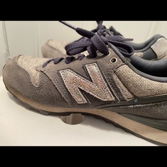 New Balance 696 Sneakers - Picture 2 of 8